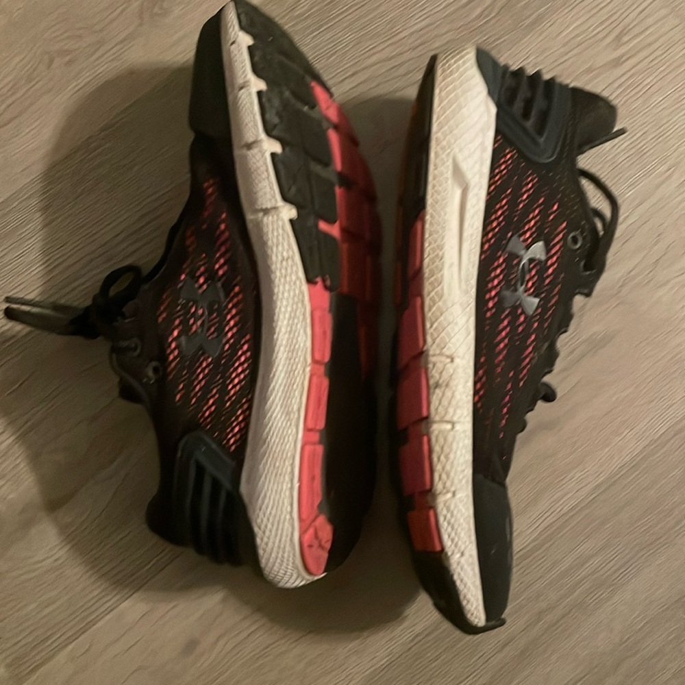Under Armour Size 7.5 Women’s